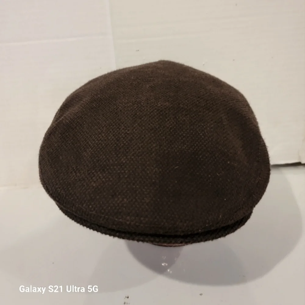 NWT - BERET from BANANA REPUBLIC ( sz m/l)